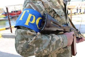 (Українська) Студенти та викладачі факультету міжнародних відносин НАУ – на захисті України у лавах територіальної оборони
