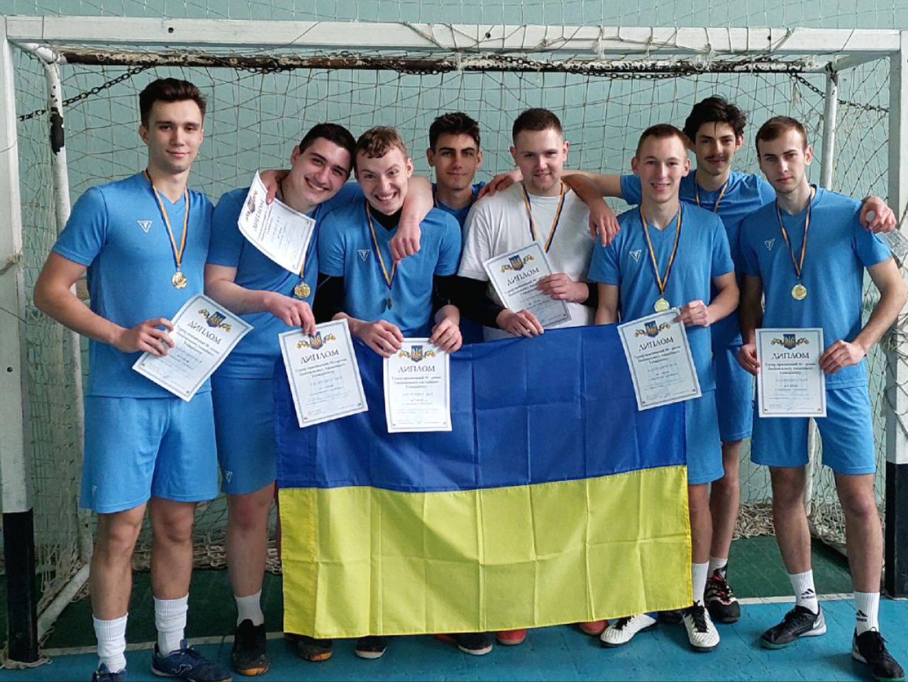 (Українська) Збірна команда ФМВ з футболу посіла перше місце у змаганнях з футзалу в рамках «Фестивалю спорту» з нагоди 90-чя НАУ