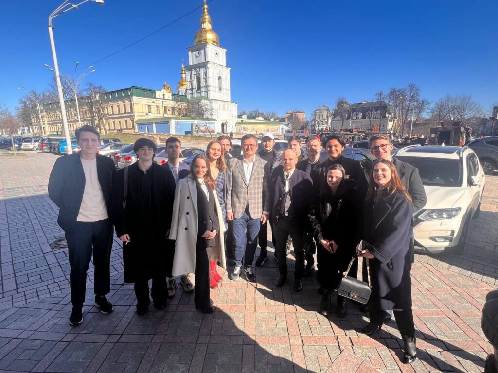 (Українська) Студенти ФМВ взяли участь у міжнародній онлайн-дискусії МЗС України