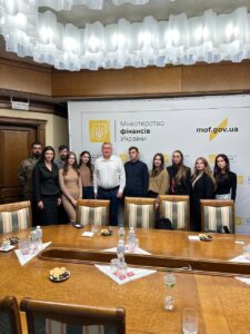 (Українська) Студенти ФМВ зустрілися з заступником міністра фінансів Олександром Кавою