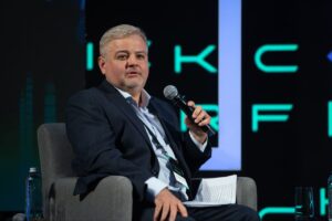 (Українська) Професор ФМВ взяв участь у першому Київському міжнародному форумі з кібербезпеки 