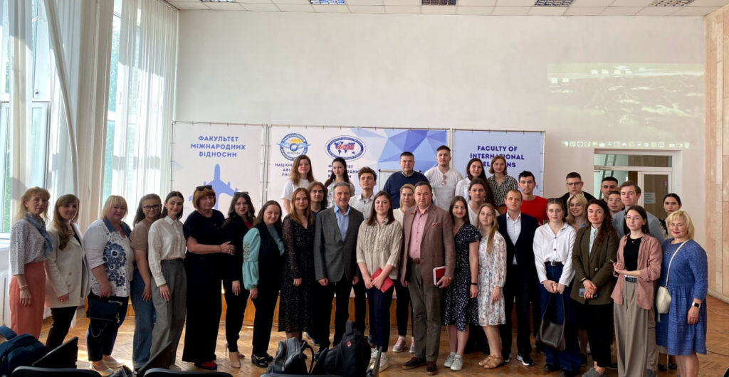 (Українська) Студенти ФМВ презентували інноваційні проєкти щодо вдосконалення НАУ