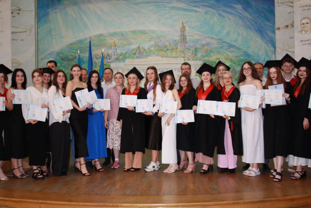 Урочисте вручення дипломів випускникам Факультету міжнародних відносин