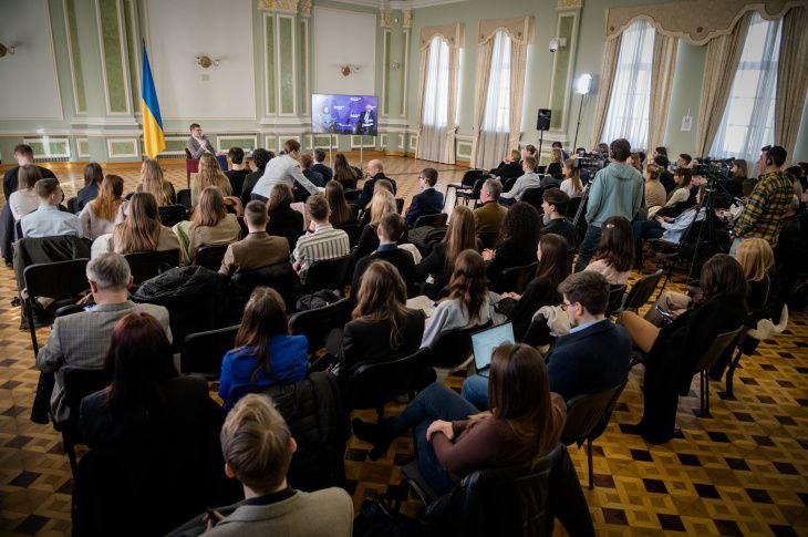 Студенти-ФМВ-взяли-участь-у-міжнародній-онлайн-дискусії-МЗС-України-2